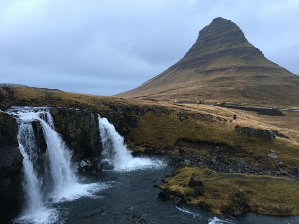 Kirkjufell e Kirkjufellsfoss nella penisola Snæfellsnes